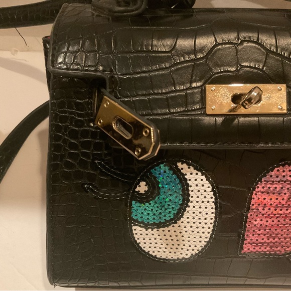 “DESIGNER INSPIRED” Sequin Eyes Black Faux Croc Crossbody Handled Purse. - Picture 2 of 9